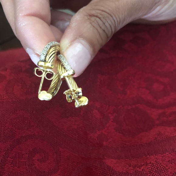 3 MM Medium Crossover Diamond 0.57 CT Hoop Earrings.  DI SIL - Picture 5 of 5